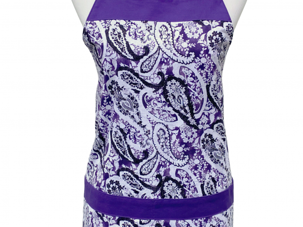 Women's Purple Paisley Apron with Large Pockets closeup of paisley print